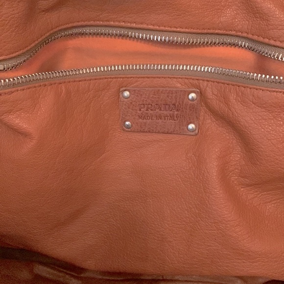 PRICE DROP MAKE AN OFFER! Prada satchel/shoulder bag. - Picture 6 of 11